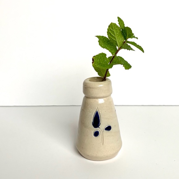 Glazed pottery bud vase.    B2 - Picture 4 of 6